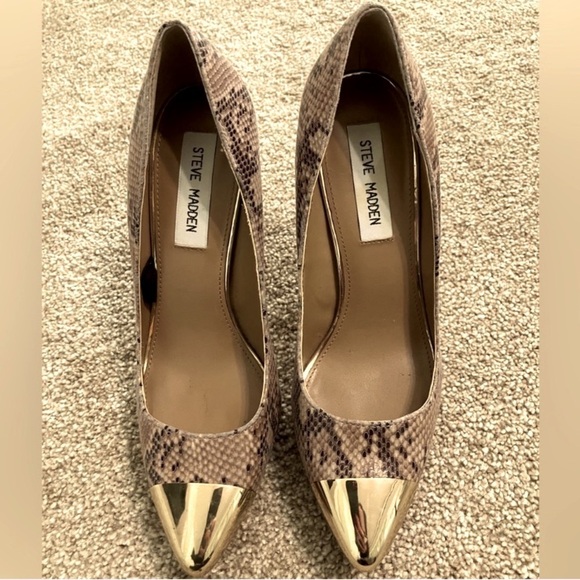 Steve Madden Snakeskin Heels with Gold Accents - Picture 1 of 3